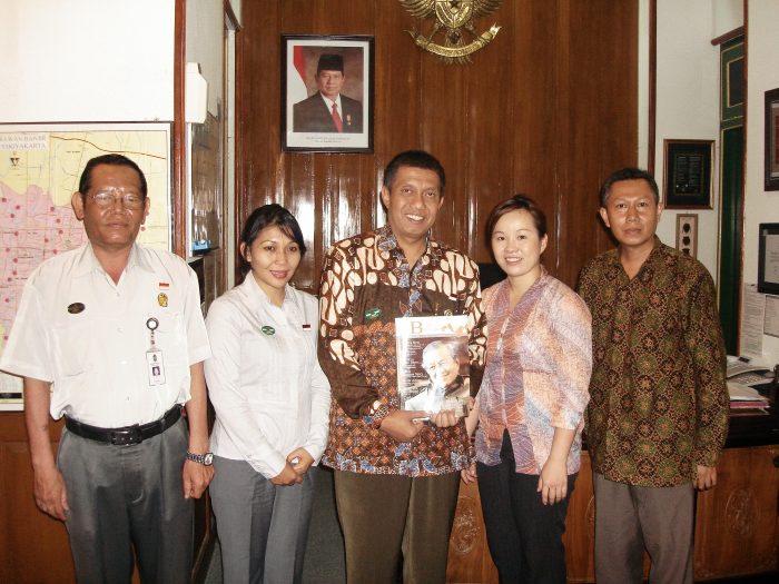 from left to right officer from government Mayor of Jogjakarta (centre) Emilia Tan and Director of Pekalongan Museum Zahir